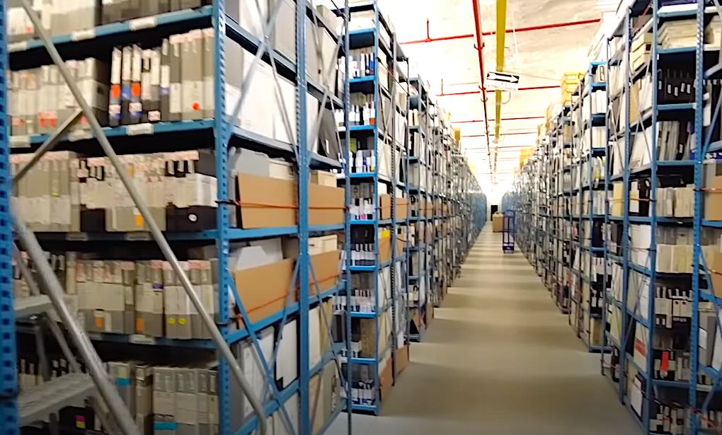 Universal tape vault Iron Mountain